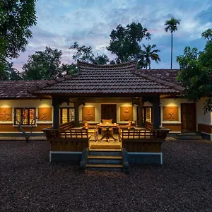 Villa The Backwater Heritage- Comp Breakfast With River View & Lawn By Stayvista, Alappuzha